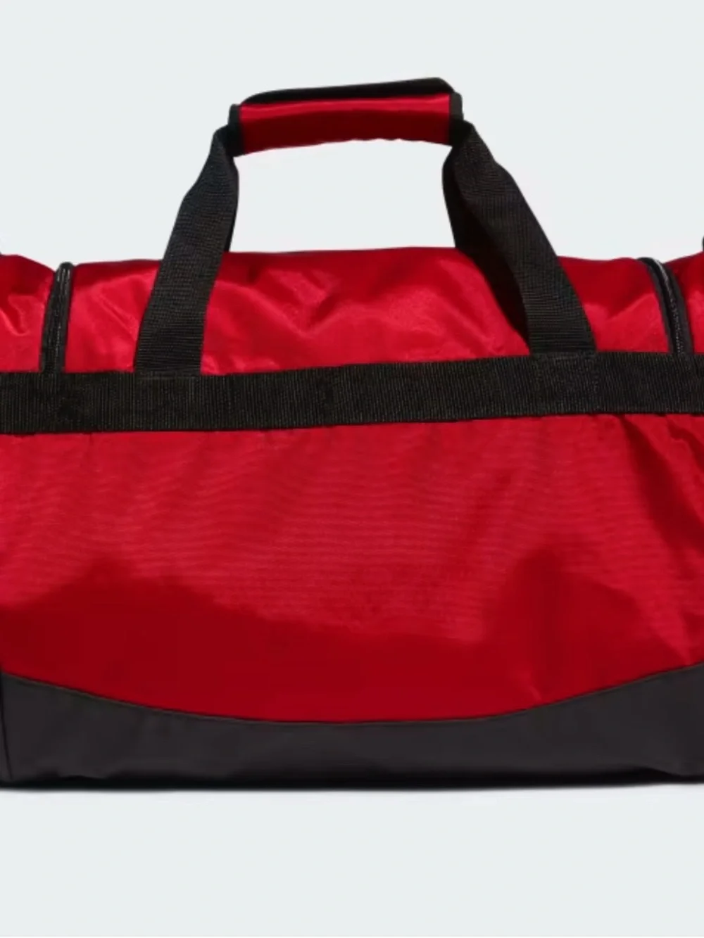 DEFENDER DUFFEL BAG MEDIUM An adidas duffel bag made for team players.